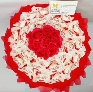 Słodki bukiet Raffaello z różami mydlanymi