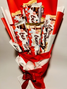 Bukiet ze słodyczy Kinder Bueno na ślub urodziny walentynki