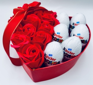 BOX PREMIUM serce z Kinder jajkami na urodziny, 18, ślub Dzień Kobiet