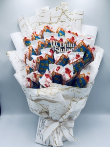 Ślubny bukiet ze zdrapek i pralin Raffaello