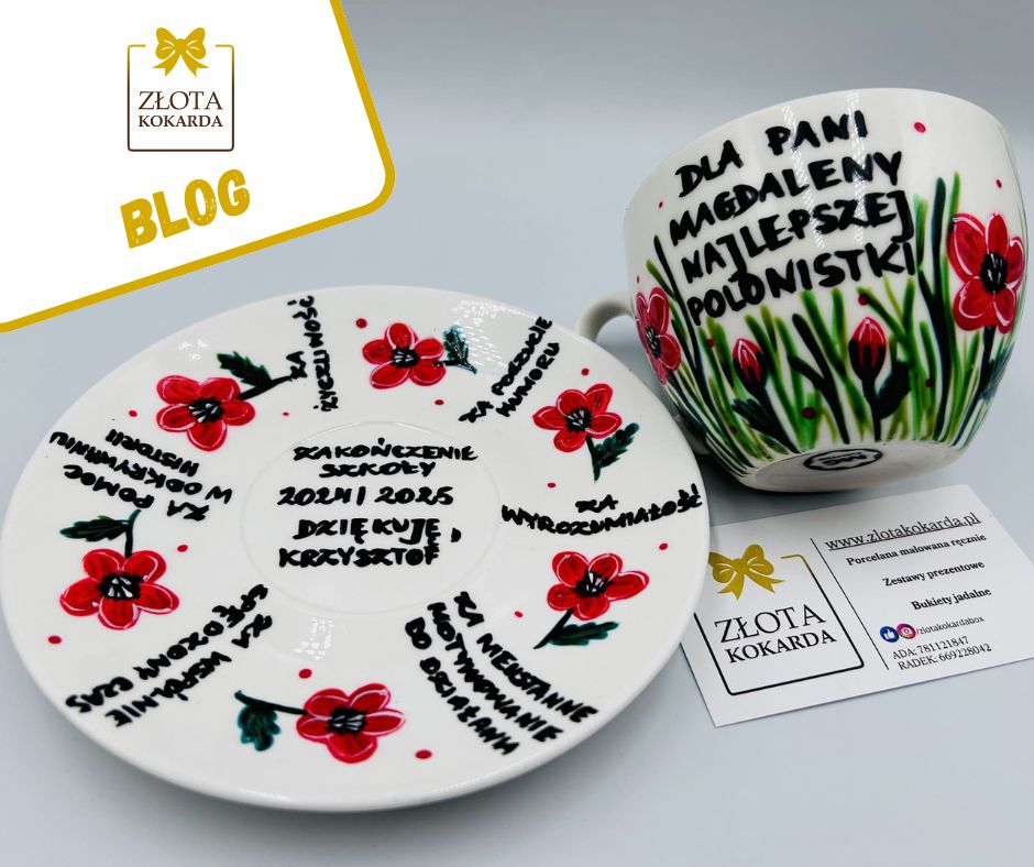 Kwiaty na filiżankach dla nauczyciela